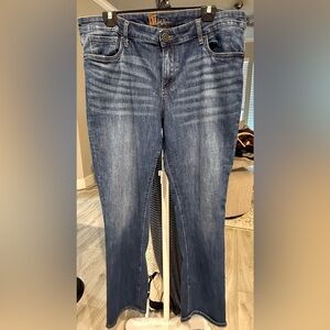 Kut from the Kloth Women's Straight Leg Jeans in Medium Blue Wash Style# M100MA1